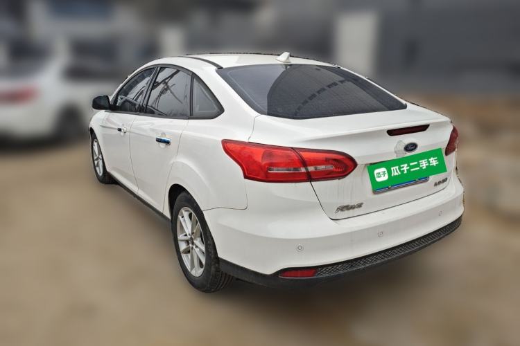 Used Ford Focus 2015 Sedan 1.6L Manual Fashion Edition