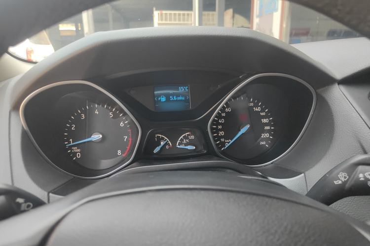 Used Ford Focus 2017 Sedan EcoBoost 125 Manual – Ultra-Style Edition with SmartDrive Features