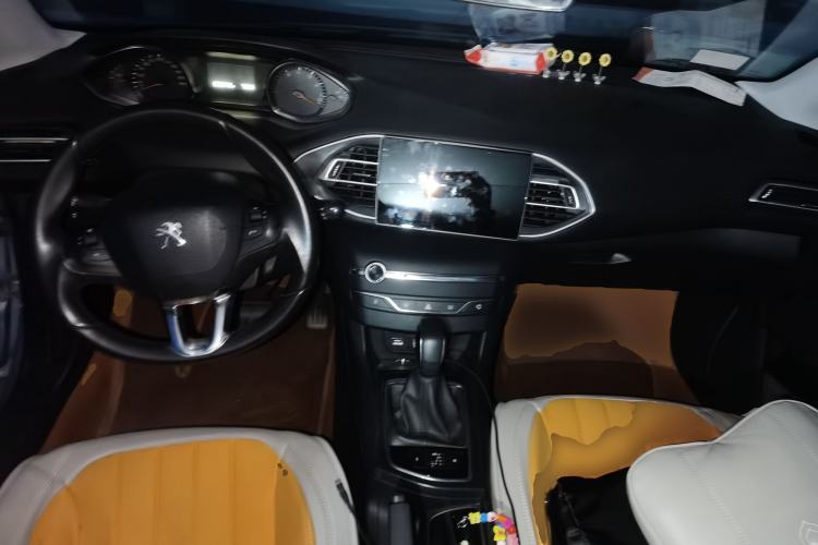 Used Peugeot 308S 2015 1.2T Automatic Jingchi Edition Center Console
