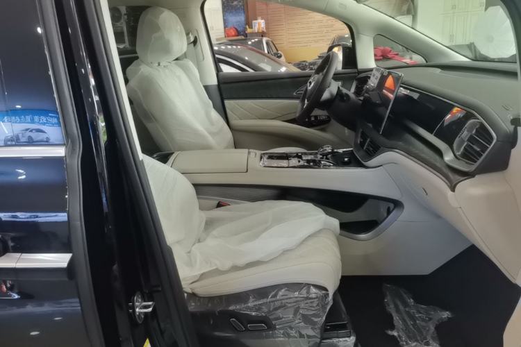 Used Denza D9 2025 Model EV Two-Wheel Drive Prestige Edition