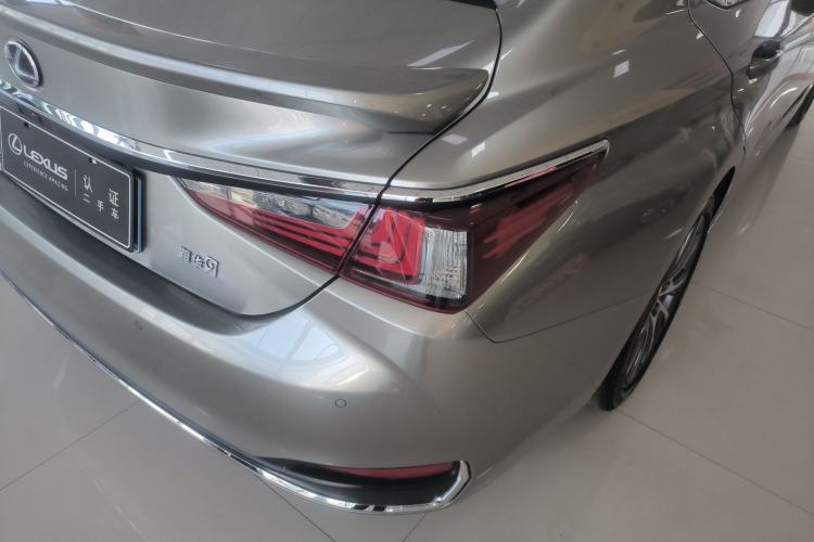 Used Lexus ES 2020 300h Premium Edition