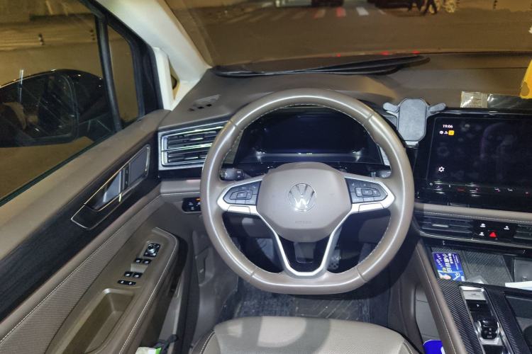 Used Volkswagen Viloran 2022 330TSI Luxury Edition Steering Wheel