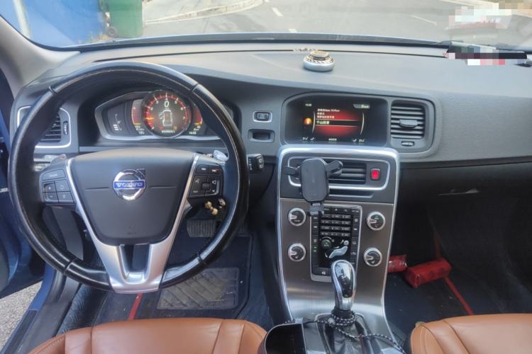 Used Volvo V60 2014 Restyled T5 Zhiya Edition
