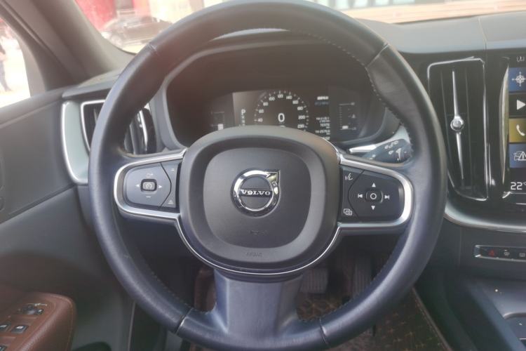 Used Volvo XC60 2021 T5 4x4 Smart Luxury Edition Steering Wheel