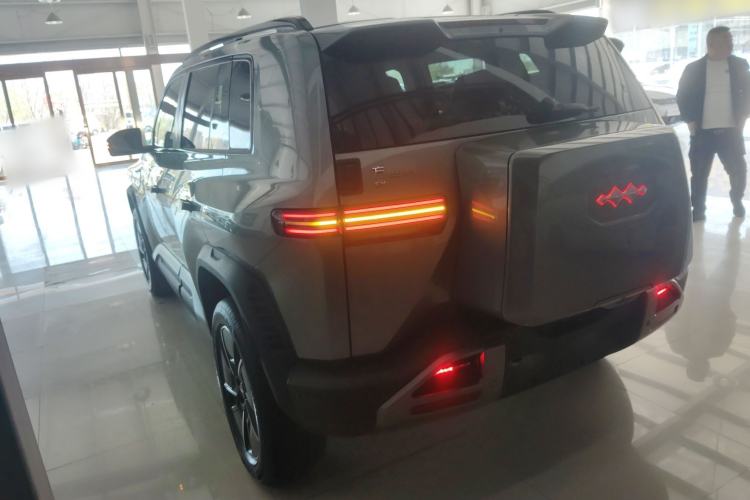 Used Formula Leopard Titanium 3 2025 501 km All-Wheel Drive Intelligent Driving Max Edition
