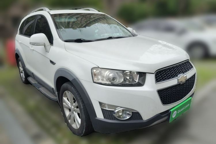 Used Chevrolet Captiva 2014 2.4L 4x4 Flagship Edition 7 Seats Front Right 45 Deg