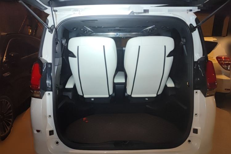 Used Lexus LM 2020 300h Four-Seat Grand Edition Trunk