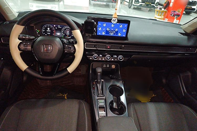 Used Honda Civic 2023 240TURBO CVT Dynamic · Center Stage Special Edition Center Console