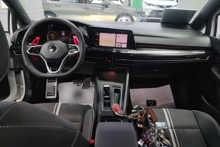 Used Volkswagen Golf 2023 Facelift 280TSI DSG R-Line Center Console