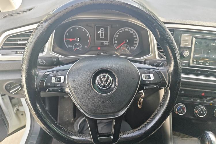 Used Volkswagen T-ROC 2018 230TSI DSG Two-Wheel Drive Advanced Version China V Standard