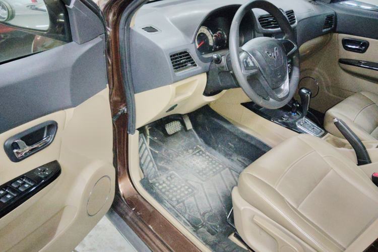 Used Wuling Hongguang 2014 1.5L S Automatic Luxury Model
