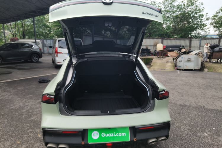 Used CHANGAN UNI-V 2023 2.0T Leading-Speed Edition Trunk