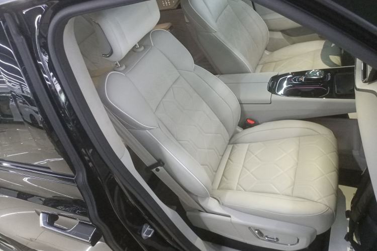 Used Volvo EM90 2025 Ultra Six-Seater
