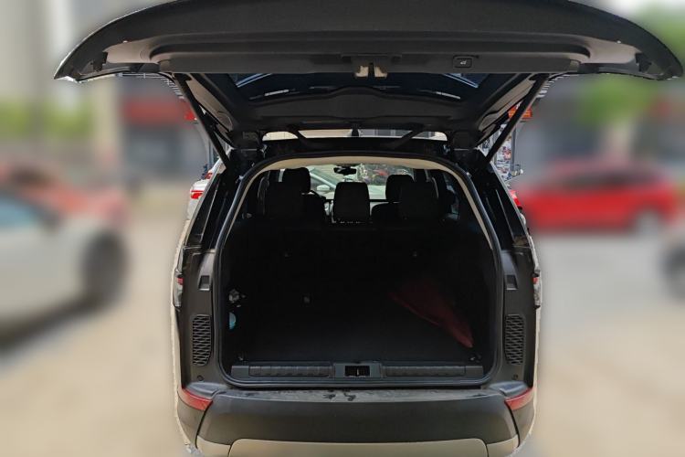 Used Land Rover Discovery 2017 3.0 SC V6 SE Trunk