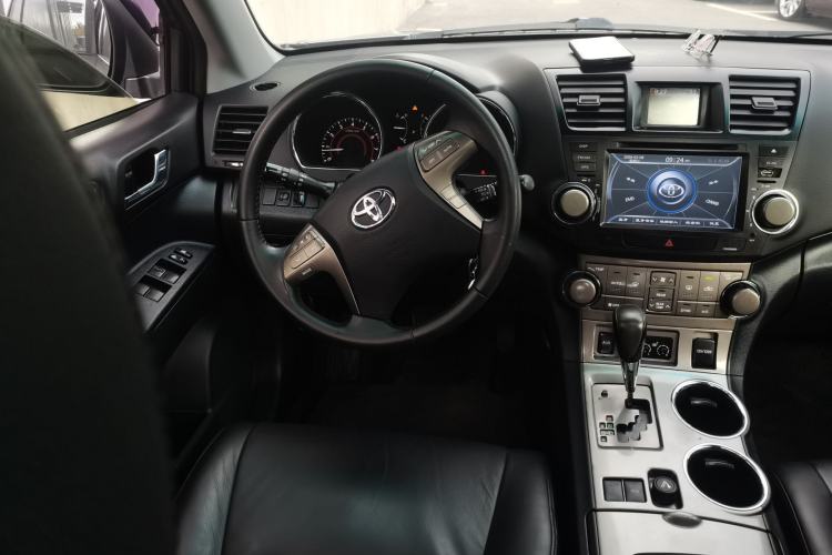 Used Toyota Highlander 2011 2.7L Two-Wheel Drive 7-Seater Luxury Edition
