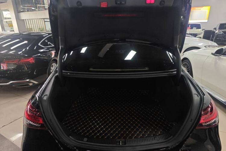 Used Mercedes-Benz E-Class 2022 Second Facelift E 300 L Luxury Edition
