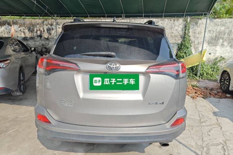 Used Toyota RAV4 2019 2.0L CVT Two-Wheel Drive Luxury Version China VI Standard
