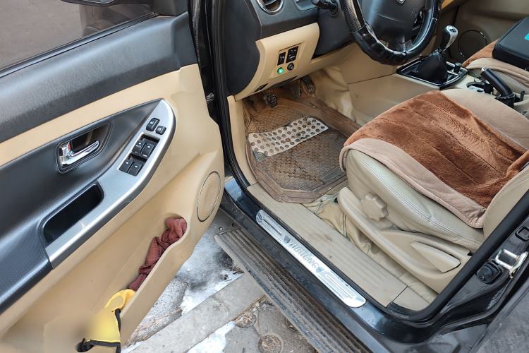 Used JMC Yusheng S350 2011 2.4T Two-Wheel-Drive Luxury 5-Seater Driver Seat