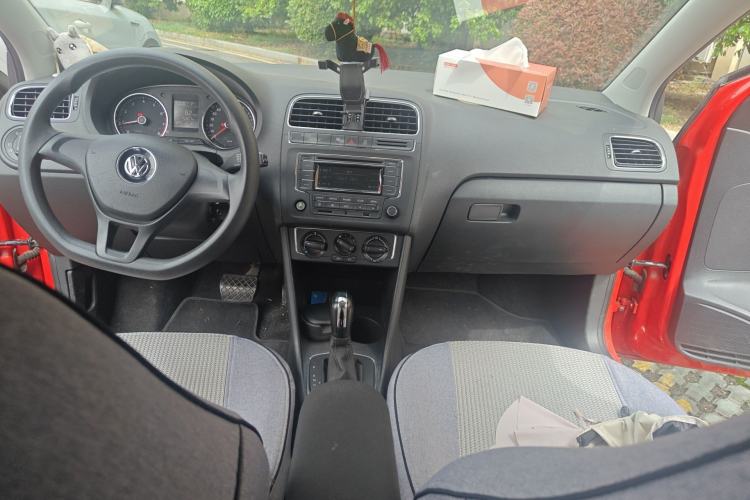 Used Volkswagen Polo 2014 1.4L Automatic Comfort Edition Center Console