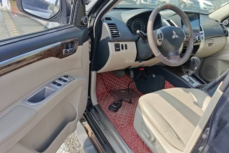 Used Mitsubishi Pajero Sport 2013 3.0L Automatic Two-Wheel Drive Luxury Edition