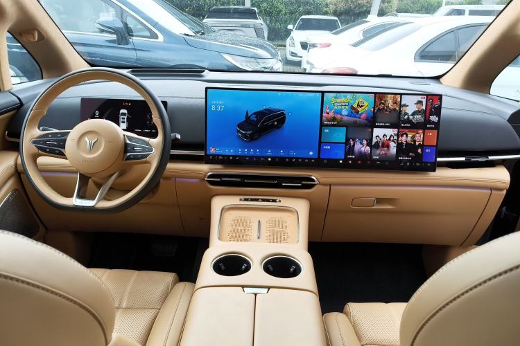 Used VOYAH Dream 2025 PHEV Four-Wheel-Drive Flagship Kunpeng Edition Center Console