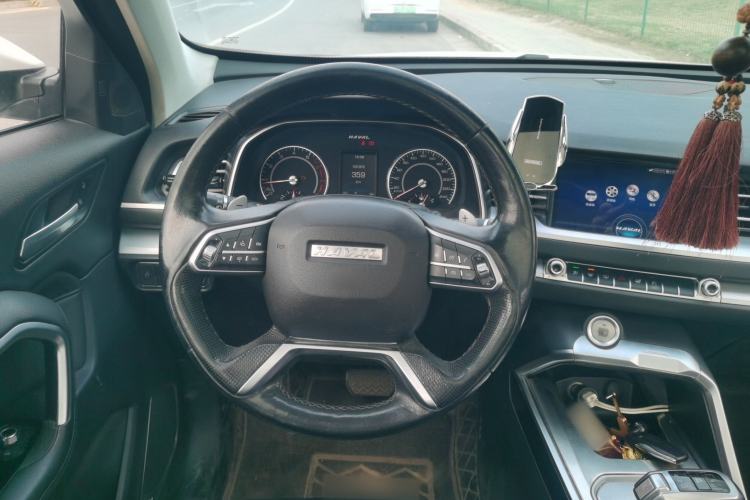 Used Haval H6 2017 Red Label 2.0T Automatic Two-Wheel Drive ZhiShang Model
