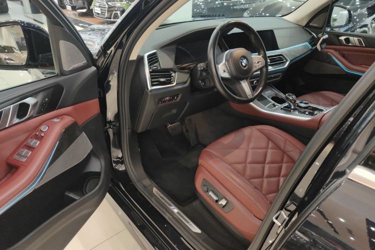 Used BMW X5 2022 xDrive 30Li Luxury M Sport Package
