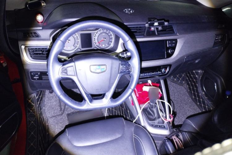 Used Geely Auto Vision X3 2017 1.5L Automatic Luxury Model Center Console