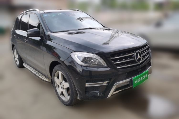 Used Mercedes-Benz M-Class 2014 ML 400 4MATIC Luxury Model Front Right 45 Deg