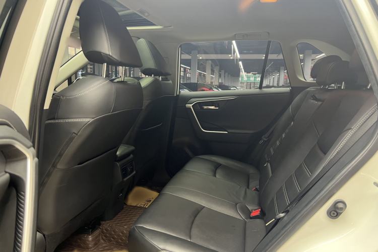 Used Toyota RAV4 2021 2.0L CVT Two-Wheel Drive Fashion PLUS Edition
