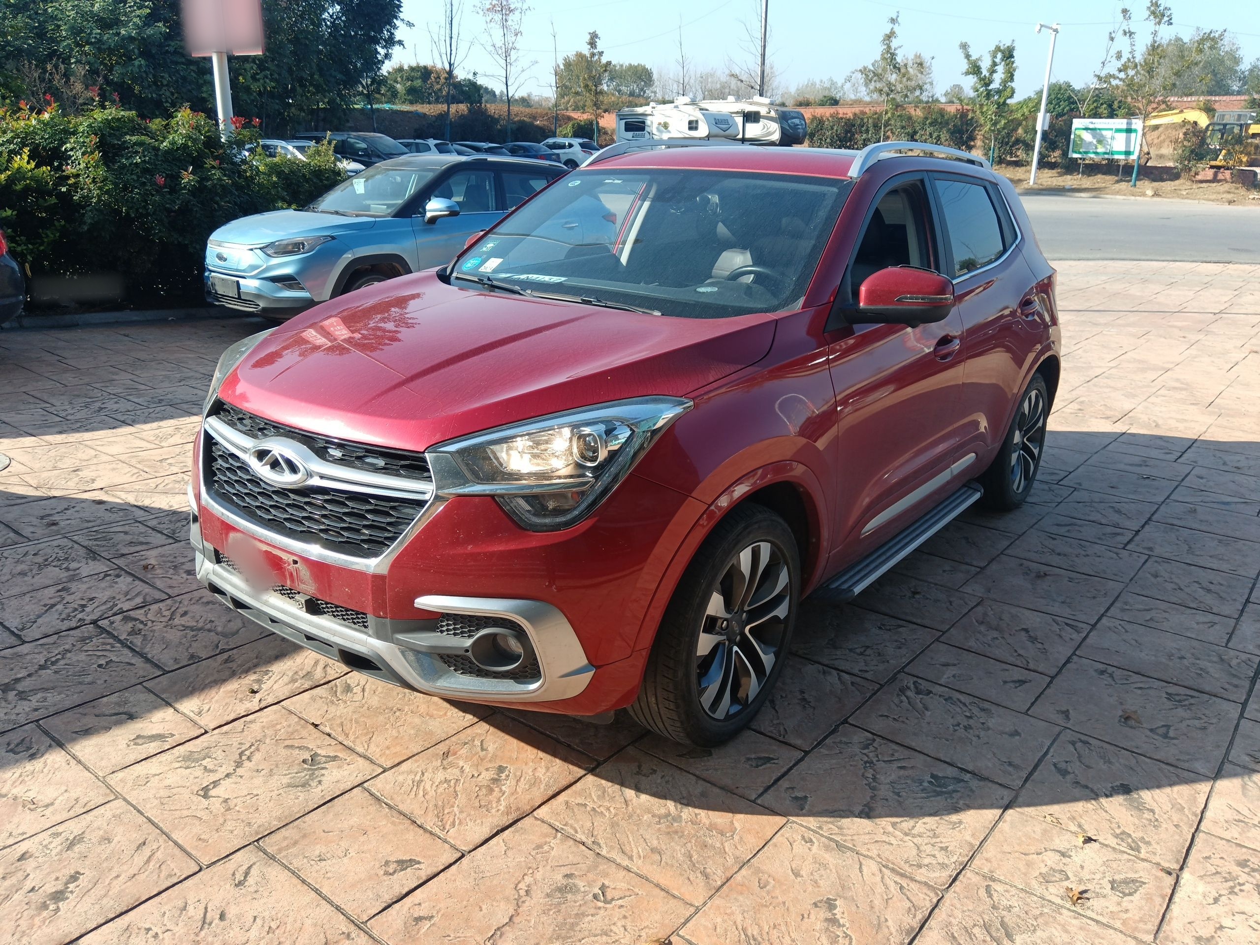 تحت مقدمة السيارة