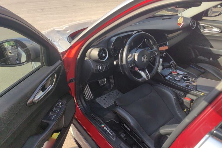 Used Alfa Romeo Giulia 2017 2.0T 280HP Luxury Edition Driver Seat