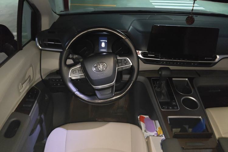 Used Toyota SIENNA 2023 2.5L Hybrid Comfort Edition
