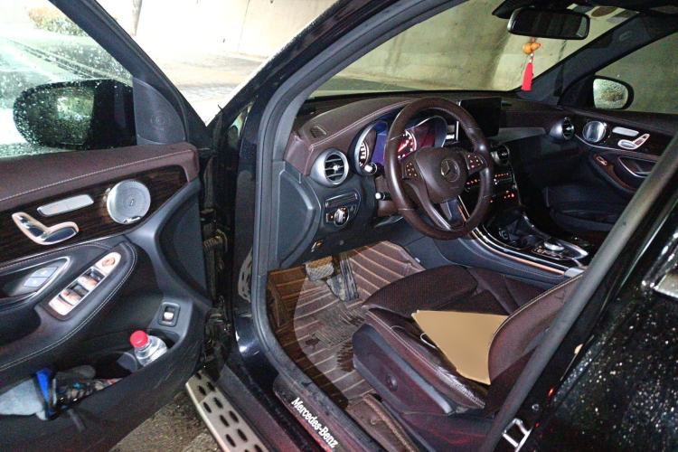 Used Mercedes-Benz GLC 2016 GLC 260 4MATIC Dynamic Edition Interior 3