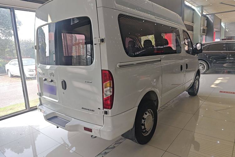 Used SAIC MAXUS Xintu V80 2018 2.5T 6-Speed Manual Aoyuntong Short Wheelbase Mid-Height 5-6 Seater
