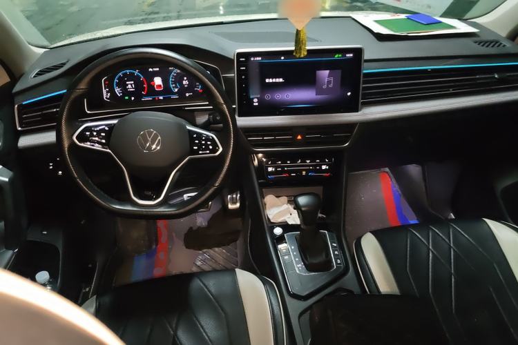 Used Volkswagen Tiguan L 2022 330TSI Automatic Two-Wheel Drive R-Line Flagship Edition Center Console