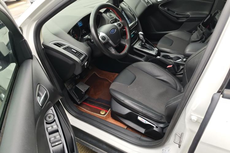 Used Ford Focus 2012 Sedan 1.6L Automatic Fashion Edition
