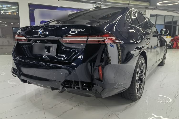 Used BMW 5 Series 2026 Facelift Model 530Li Luxury Edition M Sport Package Exterior 8