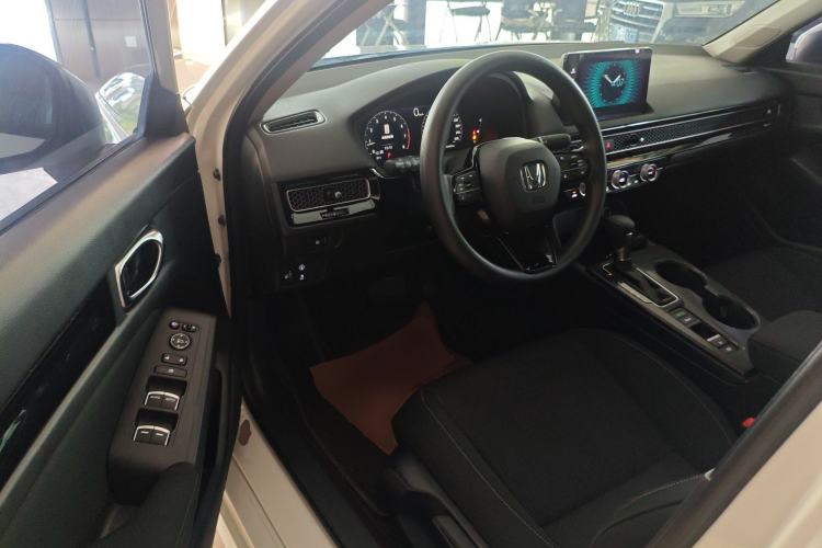 Used Honda Civic 2023 240TURBO CVT Dynamic · Center Stage Special Edition Driver Seat