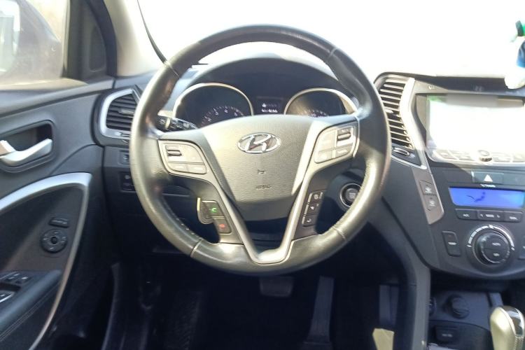 Used Hyundai Santa Fe 2013 2.4L Automatic Two-Wheel Drive Smart Version Steering Wheel