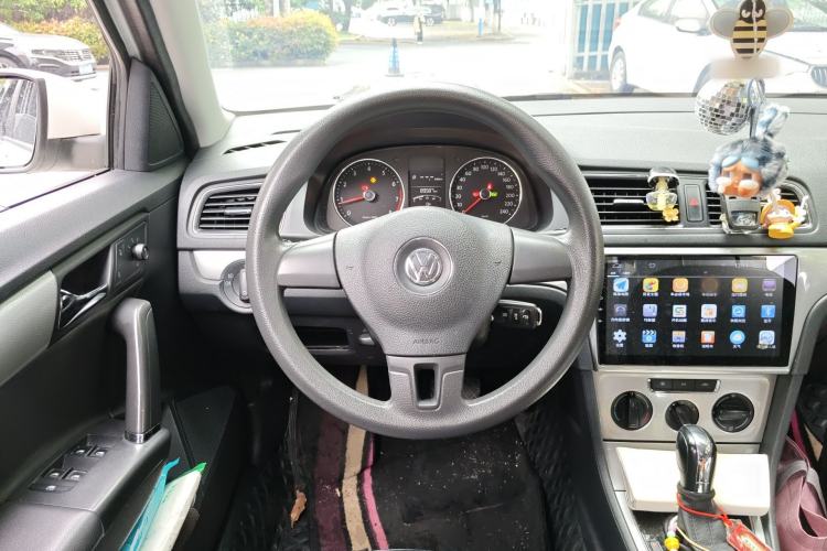Used Volkswagen Gran Lavida 2014 1.6L Automatic Sport Edition Steering Wheel
