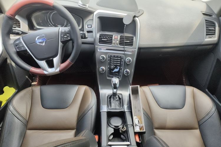 Used Volvo XC60 2015 T5 Smart Upgrade Model Center Console