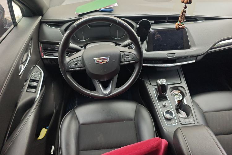 Used Cadillac XT4 2018 28T Two-Wheel Drive Tech Version Steering Wheel