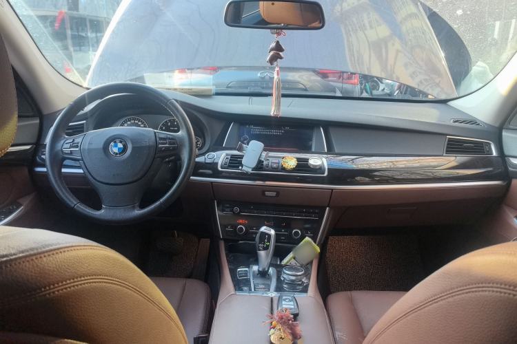 Used BMW 5 Series GT 2015 528i Leading Model Center Console