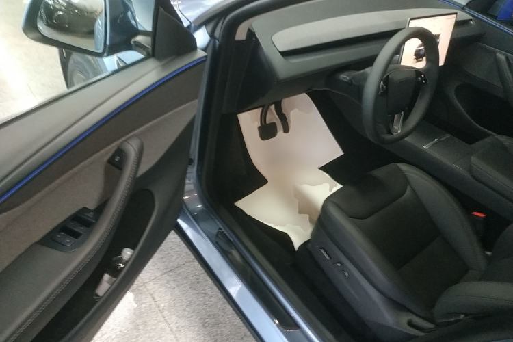 Used Tesla Model Y 2025 Rear-Wheel-Drive Version