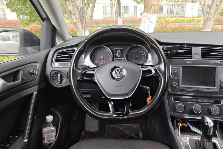 Used Volkswagen Golf 2017 1.6L Automatic Comfort Million-Vehicle Anniversary Edition
