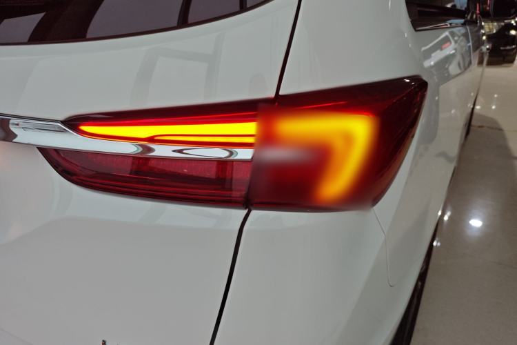 Used Buick GL8 2021 Land Cruiser Executive Class 652T Luxury Model Right Rear Taillight