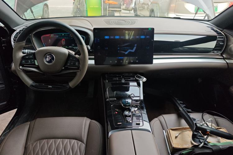 Used BYD Han 2023 DM-i Champion Edition 121KM Prestige Model Center Console
