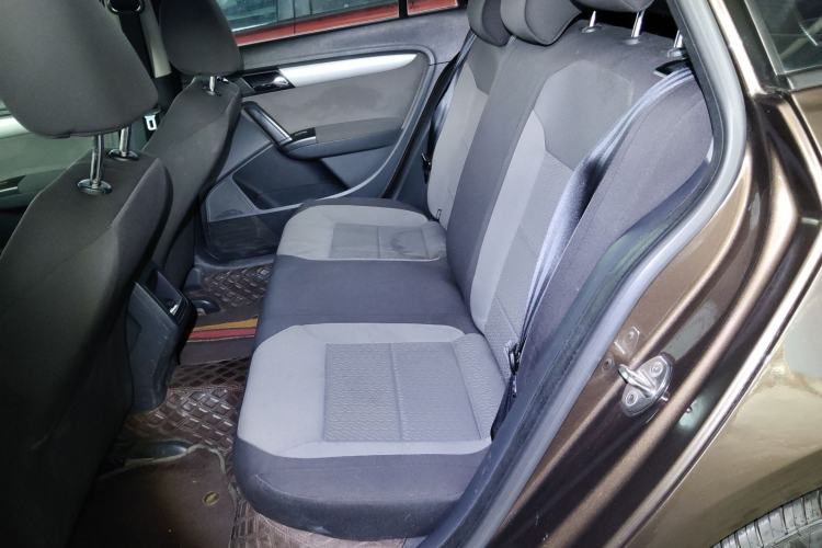 Used Volkswagen Gran Lavida 2013 1.6L Automatic Fashion Model