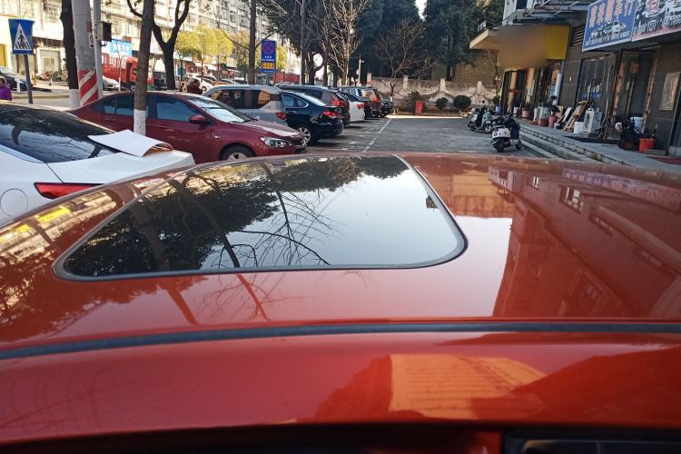 Used Venucia D60 2018 1.6L CVT Smart Connect Elite Edition Roof